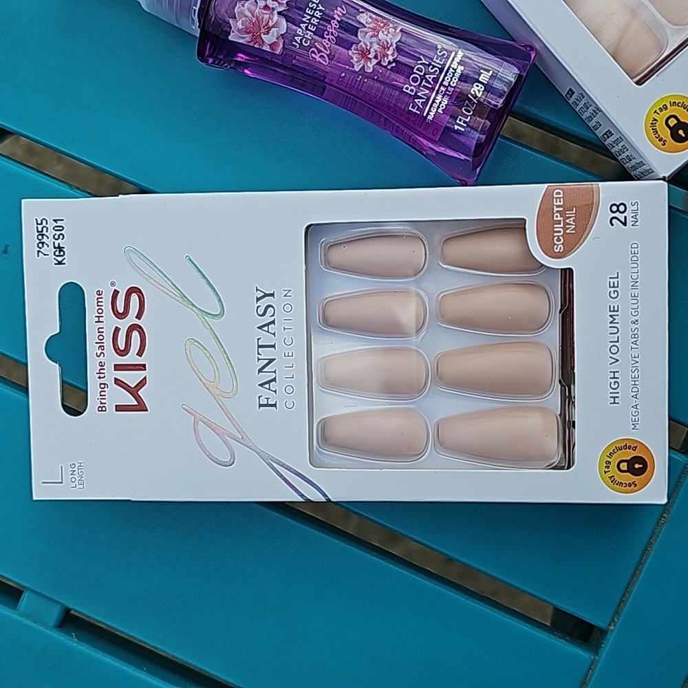 Nail Bundle 💅 - Picture 2 of 3